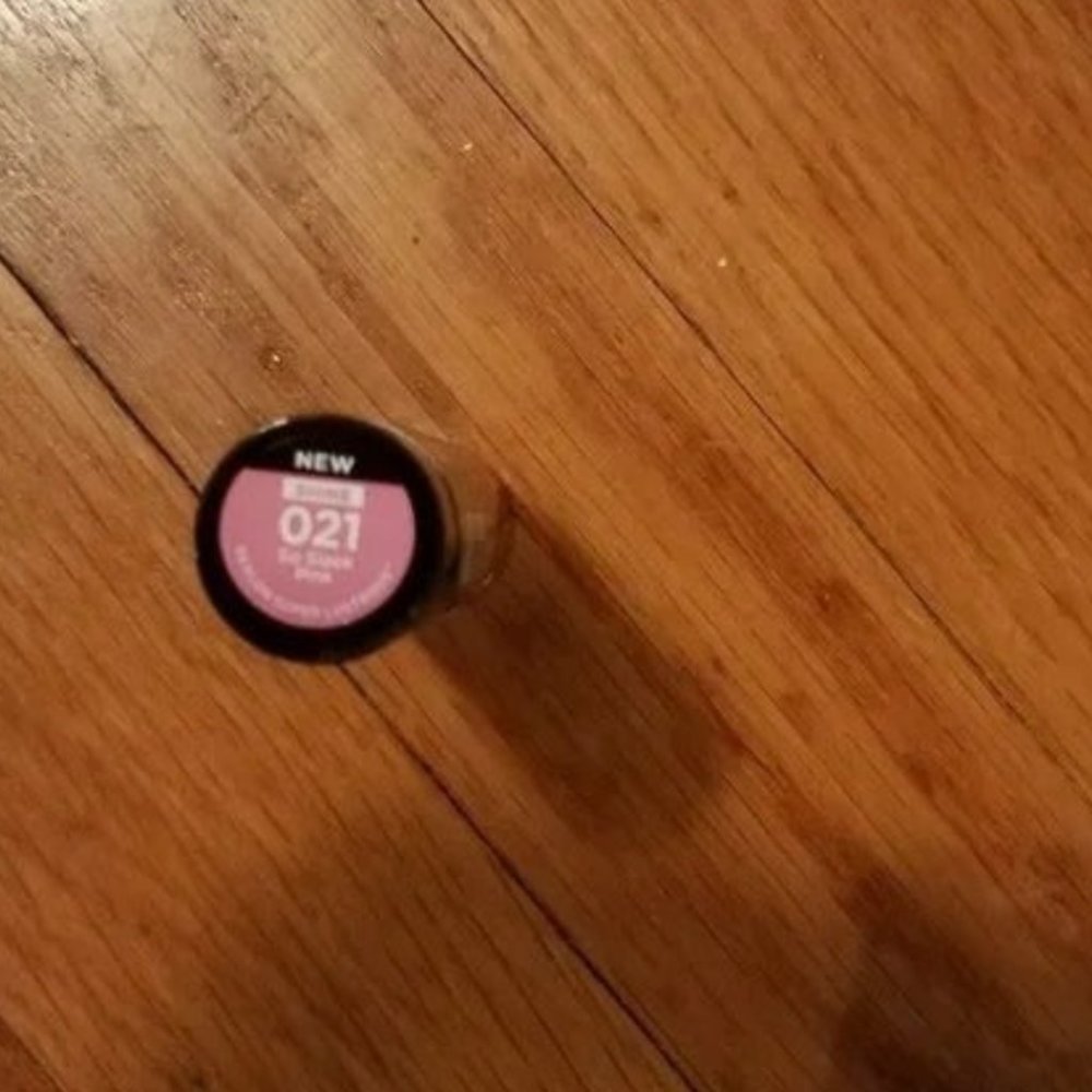 New Revlon Glass Shine 021 So Sleek Pink
